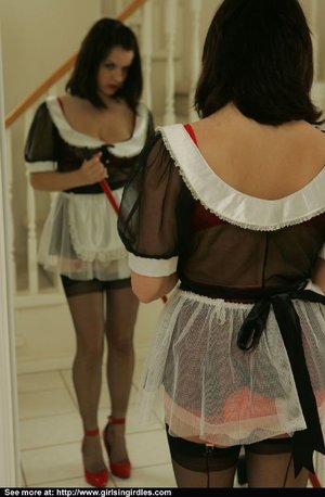 Hot tight maid - Picture 1