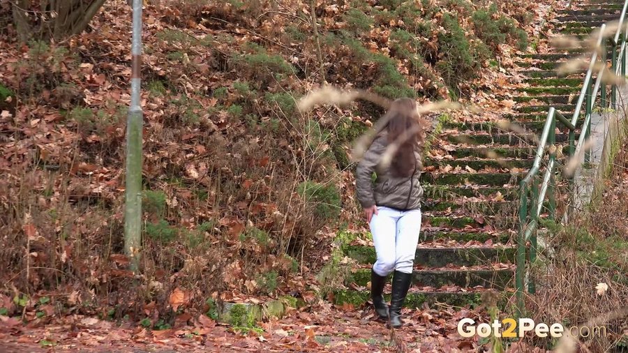 Outdoor piss - XXXonXXX - Pic 1