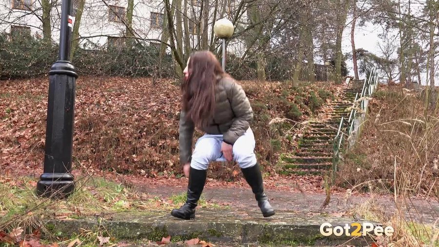 Outdoor piss - XXXonXXX - Pic 2