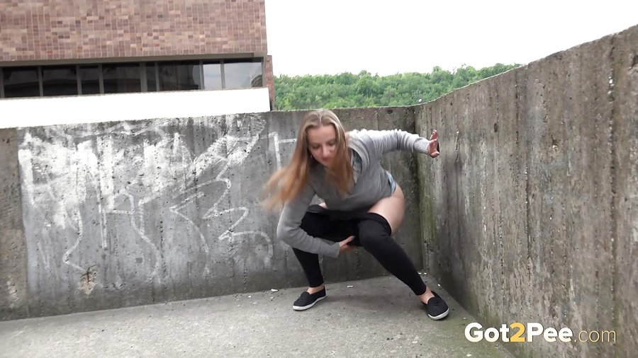 Pissing sexy ass teen - XXXonXXX - Pic 4