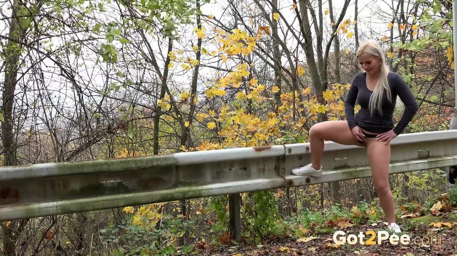 Piss gorgeous pussy - XXXonXXX - Pic 2