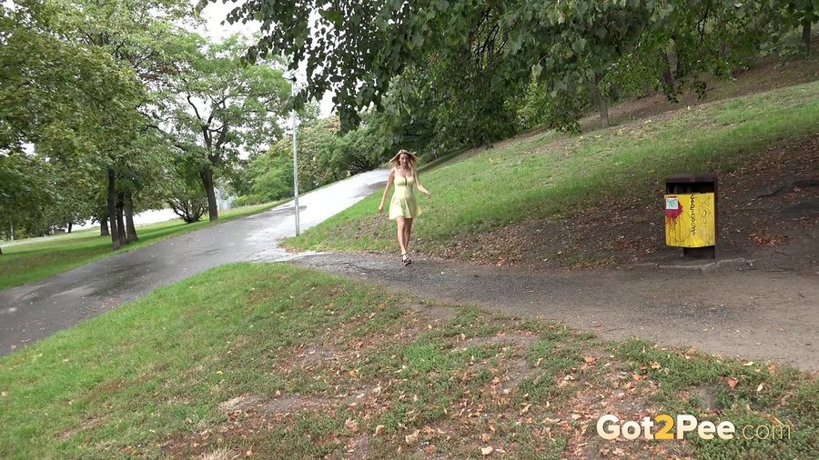 Piss blonde ass - XXXonXXX - Pic 1