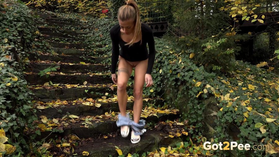 Czech piss skinny pussy - XXXonXXX - Pic 3