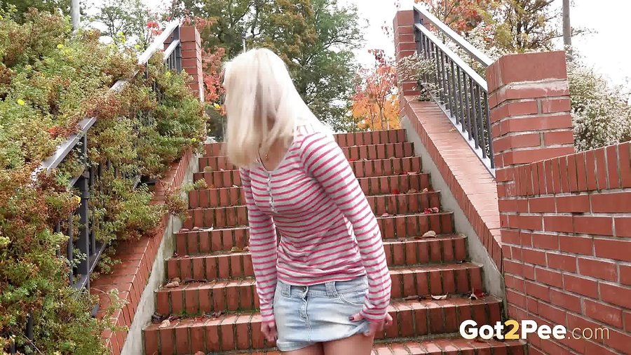 Teen blonde piss - XXXonXXX - Pic 13
