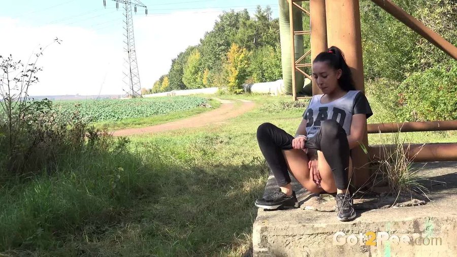 Piss dark haired pussy - XXXonXXX - Pic 3