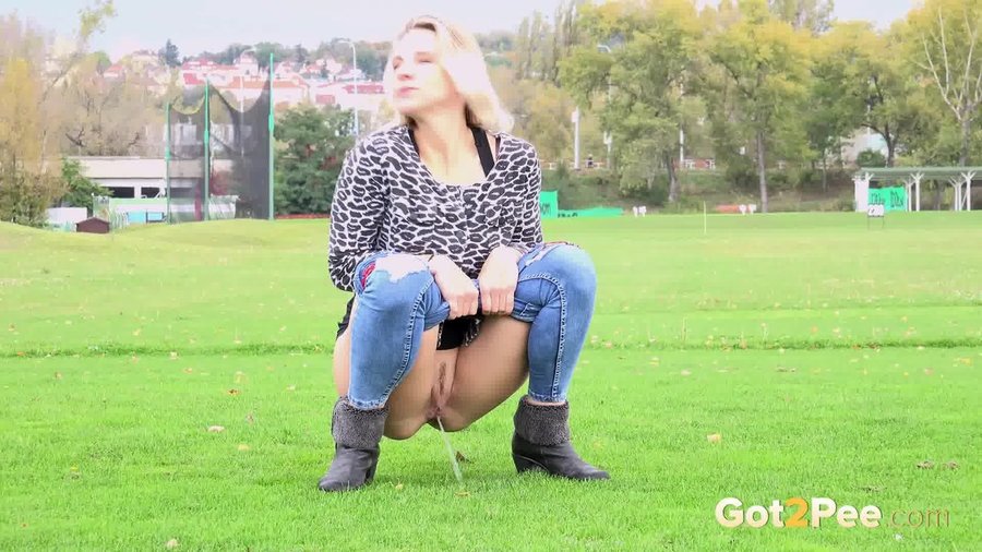 Blonde pee jeans - XXXonXXX - Pic 6