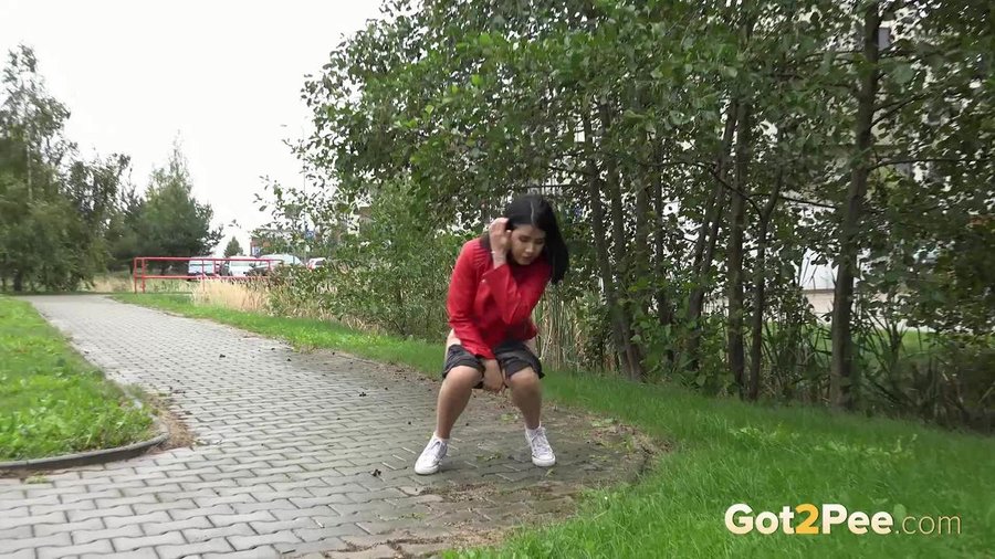 Dark haired piss - XXXonXXX - Pic 3