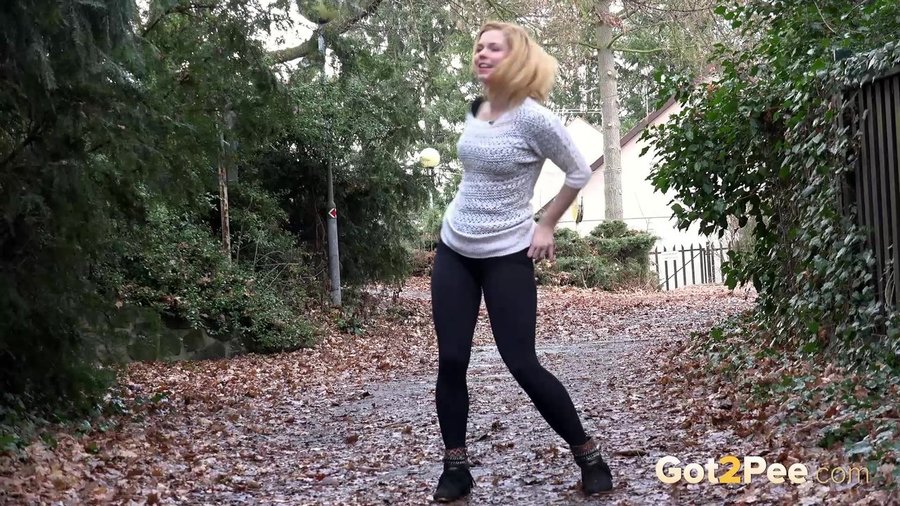 Piss shaved pussy - XXXonXXX - Pic 2