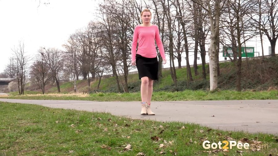 Piss blonde ass - XXXonXXX - Pic 3