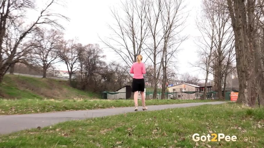 Piss blonde ass - XXXonXXX - Pic 13