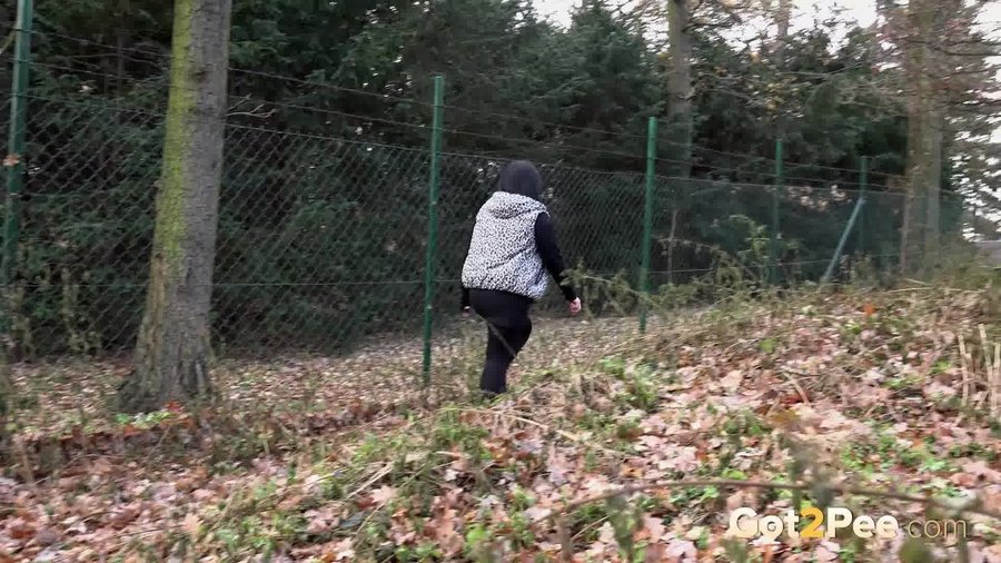 Fat pissing - XXXonXXX - Pic 15