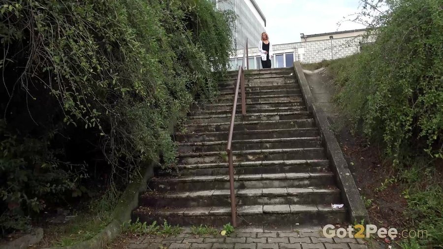 Piss cute ass - XXXonXXX - Pic 1