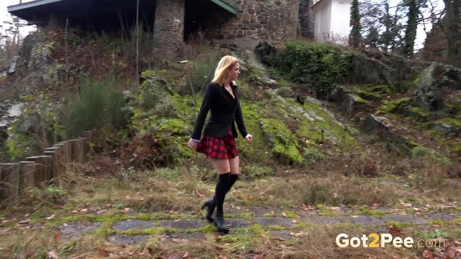 Blonde schoolgirl pee - XXXonXXX - Pic 14