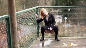 Pantyhose piss - Picture 12
