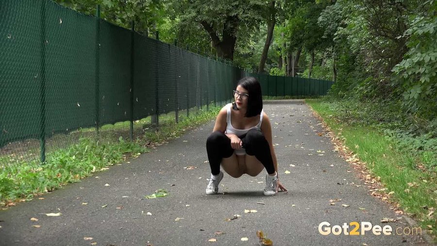 Piss brunette pussy - XXXonXXX - Pic 2