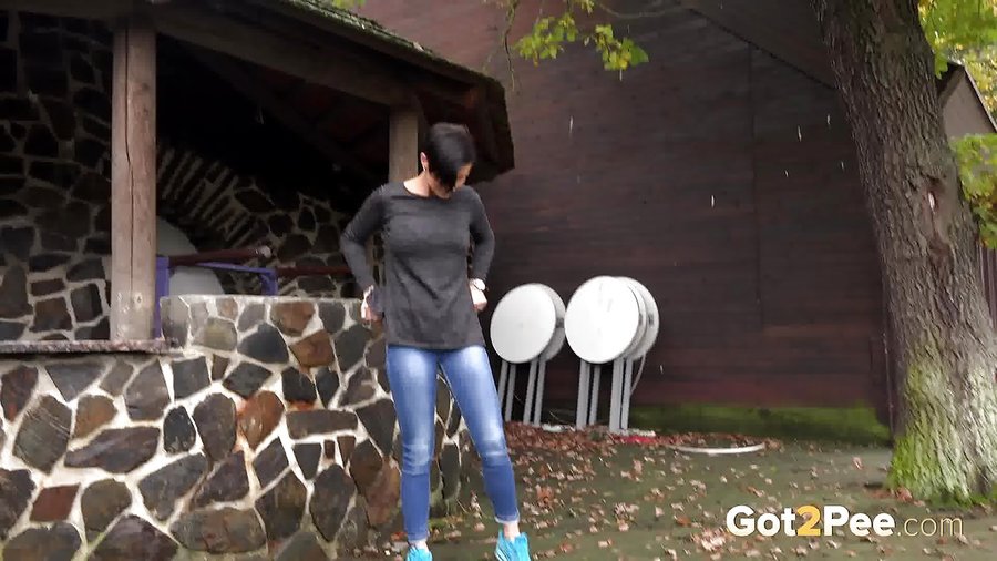 Busty pee jeans - XXXonXXX - Pic 13