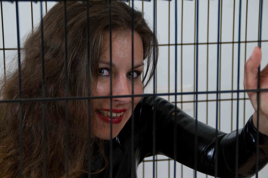 Latex european slave - XXX Dessert - Picture 9