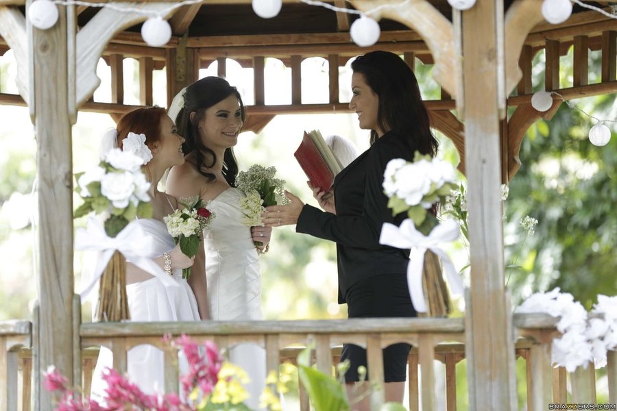 Petite lesbian wedding - XXX Dessert - Picture 2