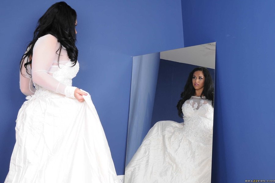 Petite lesbian bride - XXX Dessert - Picture 1