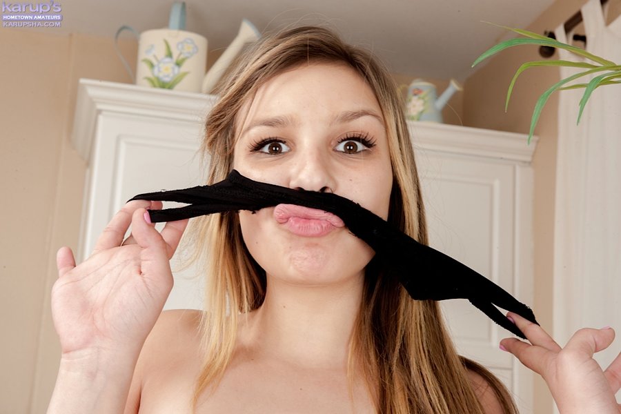 Beautiful petite latina teen - XXX Dessert - Picture 5