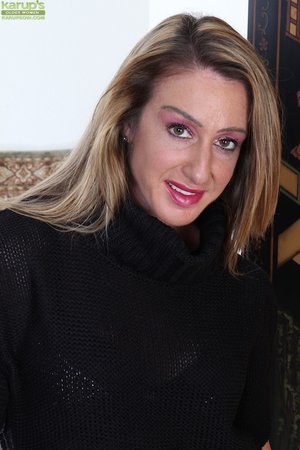 Hungarian hot brunette mom