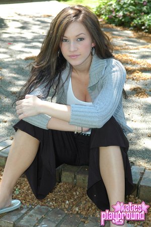 Pretty non nude model - Picture 1