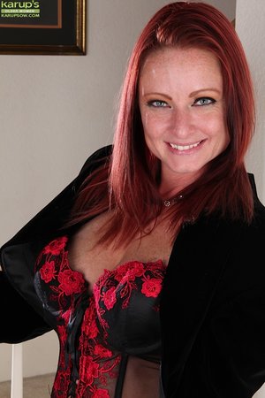 Model mom redhead