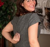 Saggy hot brunette milf