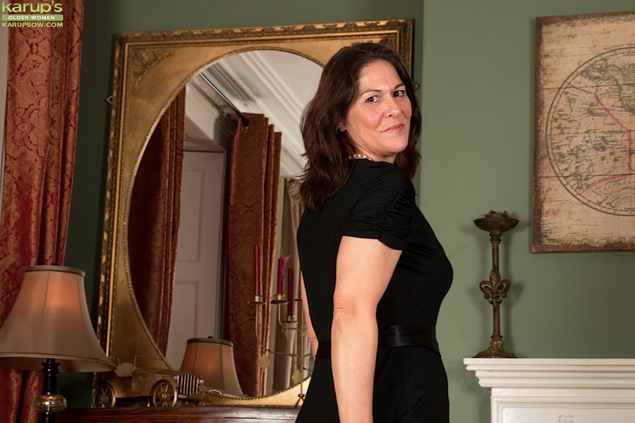 Experienced big boobs mom - XXX Dessert - Picture 1