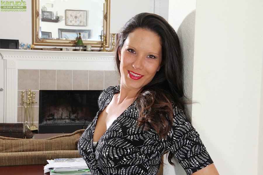 Amazing hot latina mom - XXX Dessert - Picture 1