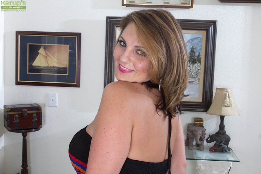 Chubby hot brunette - XXX Dessert - Picture 1