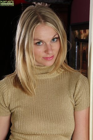 Hot blonde babe - XXX Dessert - Picture 1