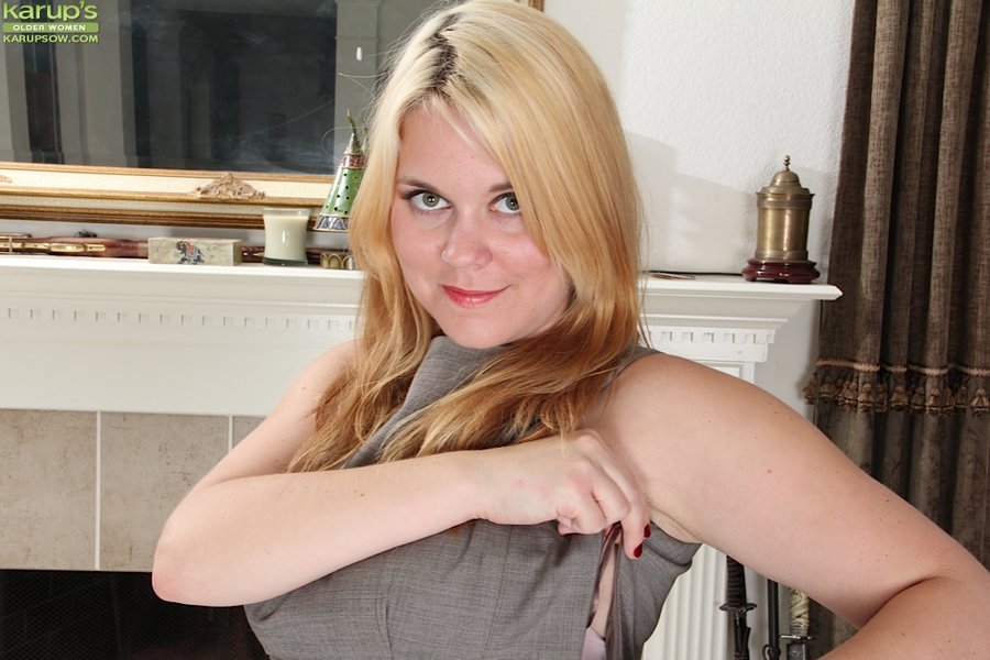 Pale sexy milf lingerie - XXX Dessert - Picture 7