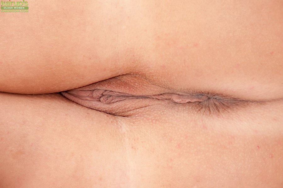 British legs masturbation - XXX Dessert - Picture 14