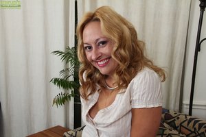 Sexy horny housewife - XXX Dessert - Picture 1