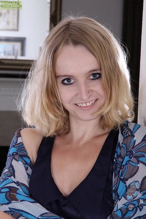 Beautiful mature close up - XXX Dessert - Picture 1