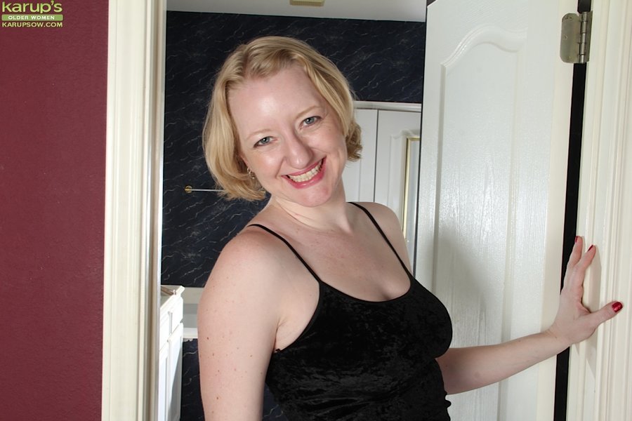 Natural boobs thick ass mom - XXXonXXX - Pic 1