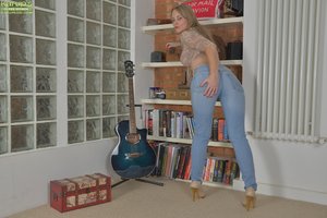 British european tall blonde mom - XXXonXXX - Pic 2