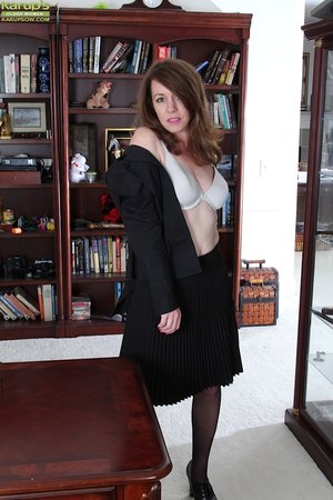 Brunette sexy secretary - Picture 3