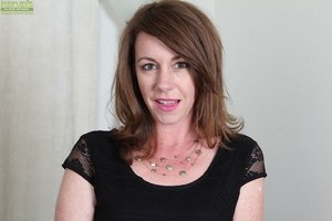 Model hot brunette mom - XXXonXXX - Pic 1