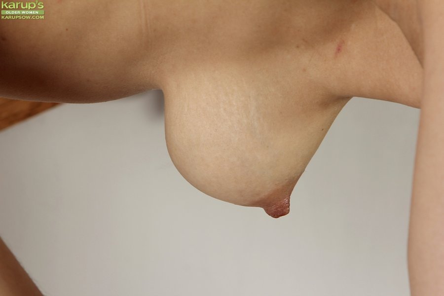 Skinny penetrating mom - XXXonXXX - Pic 2