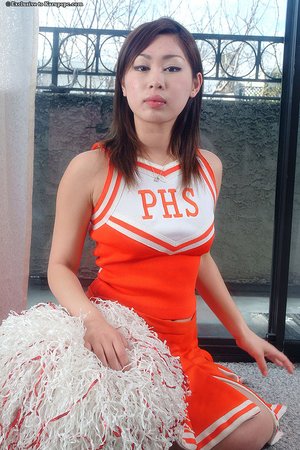 Asian brunette cheerleader - Picture 1