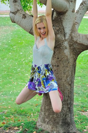 Naked skinny blonde