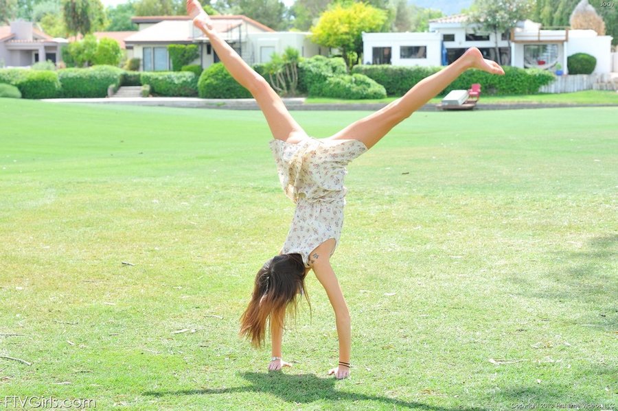 Flexible dress fuck - XXXonXXX - Pic 2