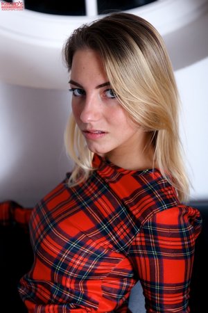 Latvian petite blonde amateur - Picture 4