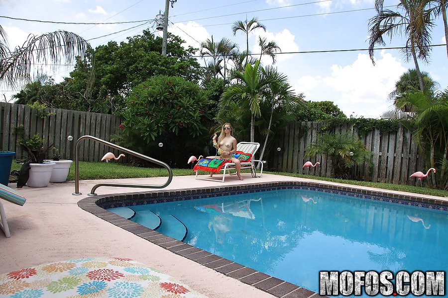 Stripping amateur girlfriend bikini - XXX Dessert - Picture 6