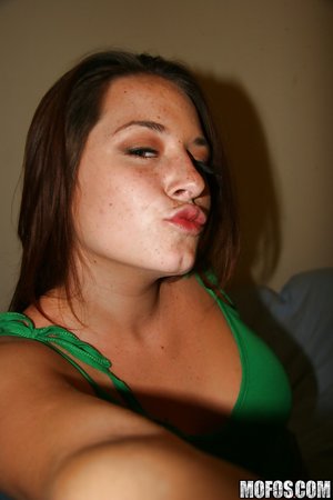 Stripping natural tits - XXX Dessert - Picture 3