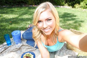 Tiny amateur teen girlfriend - XXX Dessert - Picture 3