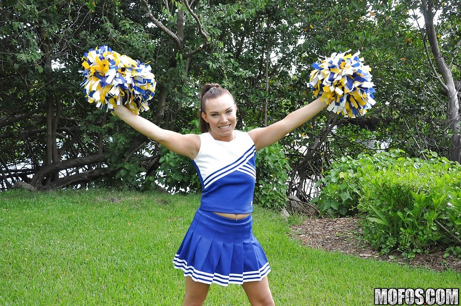 Sexy teen cheerleader - XXX Dessert - Picture 1