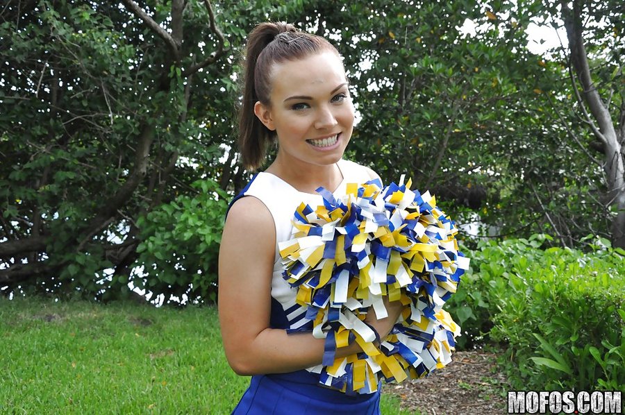 Sexy teen cheerleader - XXX Dessert - Picture 3